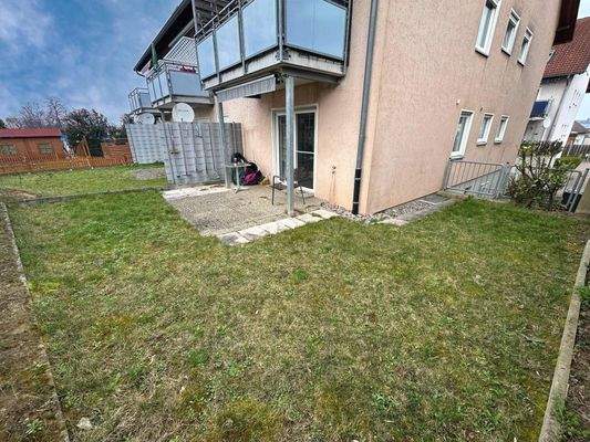 Terrasse mit Gartenanteil