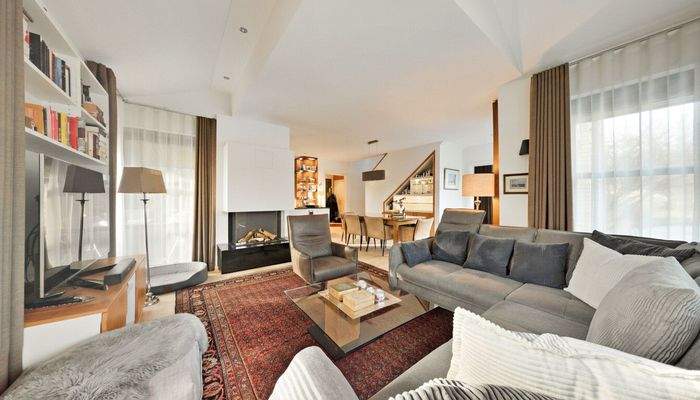 Wohnbereich mit Blick auf den Kamin