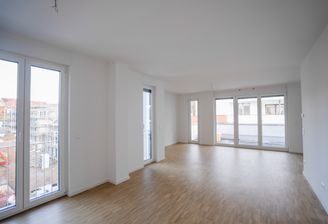 Lichtdurchfluteter Wohn-/Essbereich