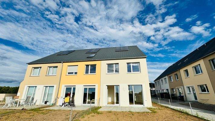 Hausansicht aus dem Garten ( Rechts )