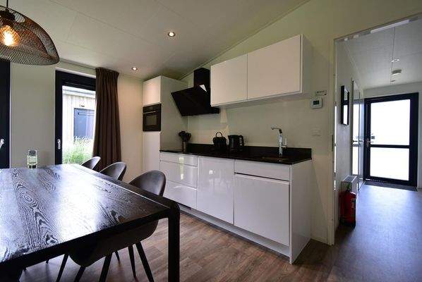 wohnzimmer-kaufen-kaatsheuvel-grosse-fenster-moder