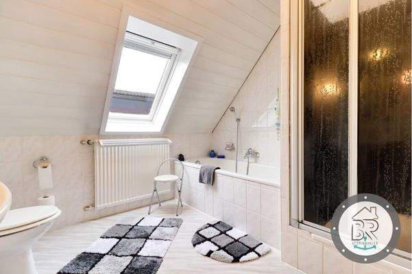 Badezimmer im Dachgeschoss