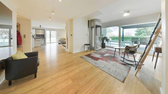 Wohnbereich mit Zugang zum Aufzug