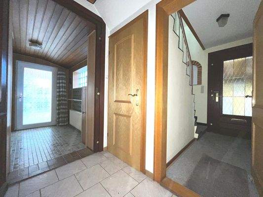 Der Eingangsbereich zeigt Modernisierungsbedarf