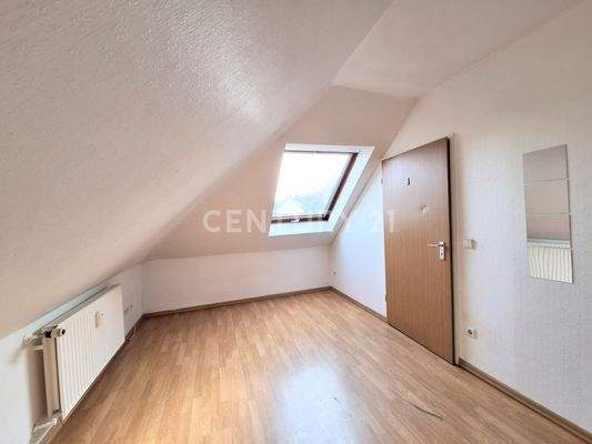 Kinderzimmer/Arbeitszimmer mit angrenzendem WC