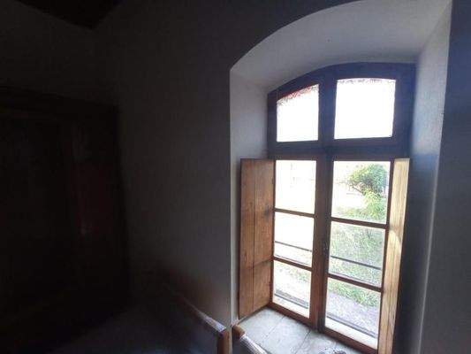 Kreta, Neapoli: Großes Steinhaus mit unvollendetem Gästehaus, Olivenhain und Garten zu verkaufen