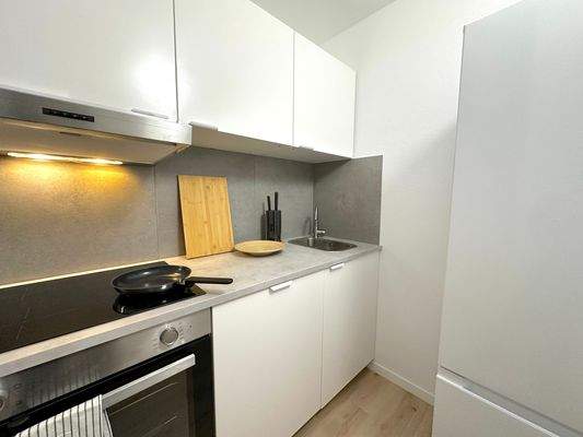 Moderne weiße Küche