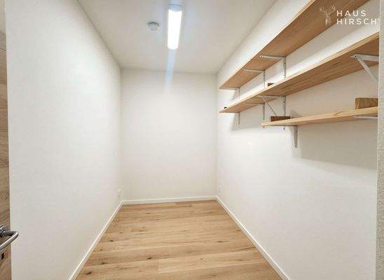 Abstellraum KI generiert