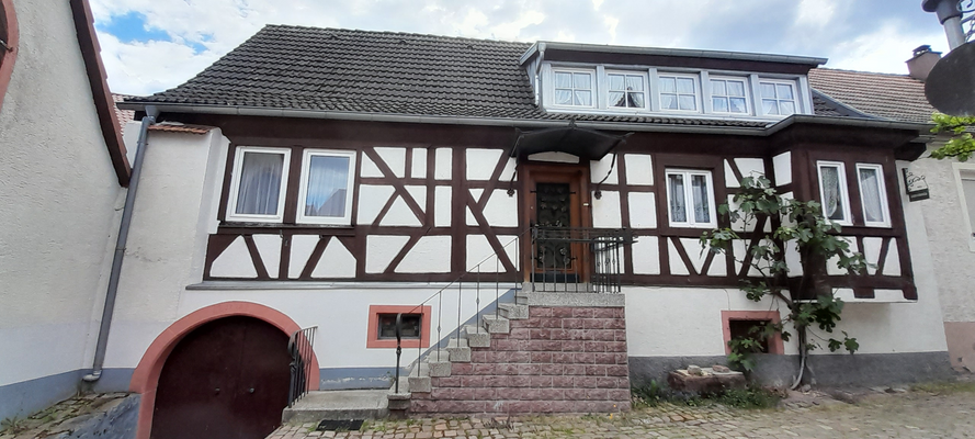 1.Haupthaus mit Unterkellerung (1)