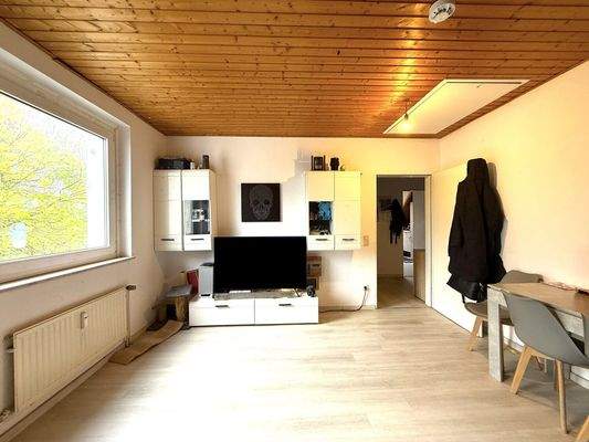 Wohnzimmer mit Zugang zur Ausbaureserve