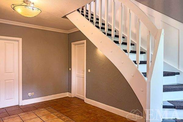 Diele mit Treppe ins Dachgeschoss