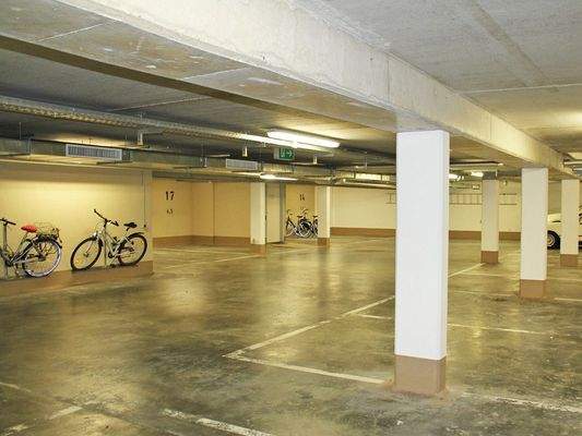 Großzügiger Tiefgaragenplatz (17)