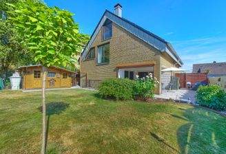 Garten und Hausrückseite