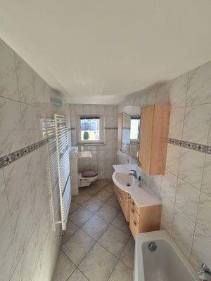 Bad mit kleiner Wanne Erdgeschoss