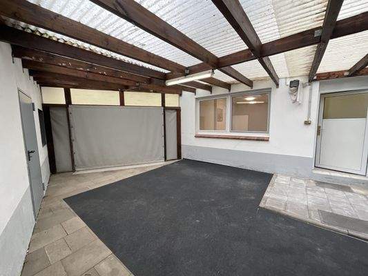 Überdachter Innenhof