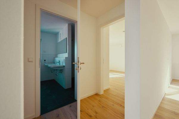 Flurbereich mit Blick zum Bad und Schlafzimmer