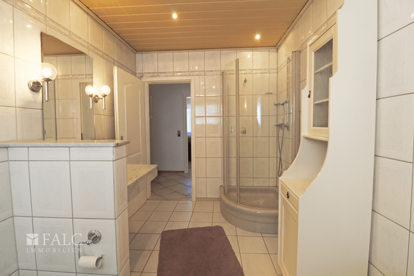 Badezimmer EG - (KI generiert)