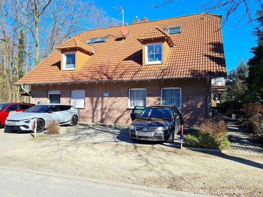KFZ-Stellplatz vor dem Haus