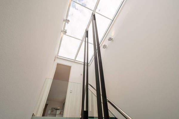 Gläserne Treppenhausdecke