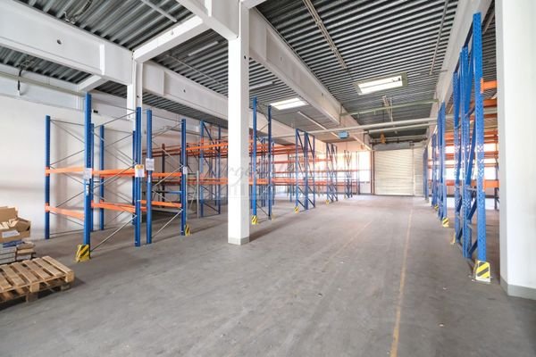 Halle ebenerdig befahrbar
