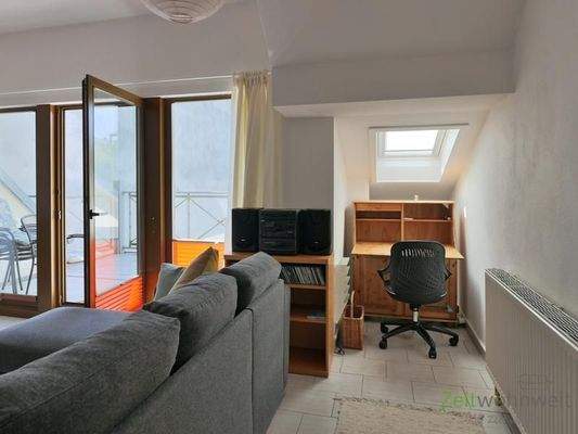 Schreibtisch-Ecke im Wohnzimmer