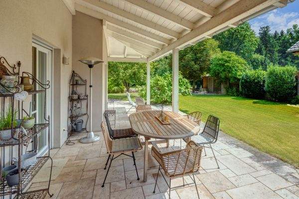 überdachte Südterrasse