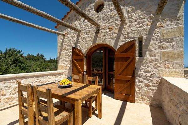 Kreta, Melidoni: Kretisches Steinhaus mit Swimmingpool zu verkaufen