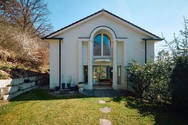 Objektansicht mit Garten 
