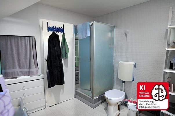 Tageslicht Bad mit Wanne und Dusche