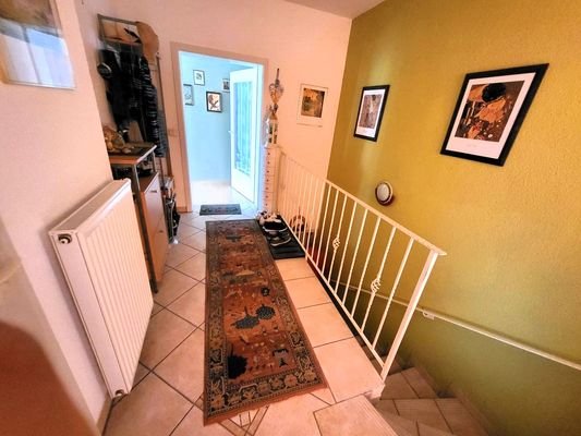 3. Diele,Garderobe Kellertreppe.jpg