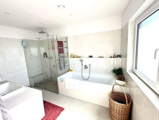 TGL-Wannen u. Duschbad