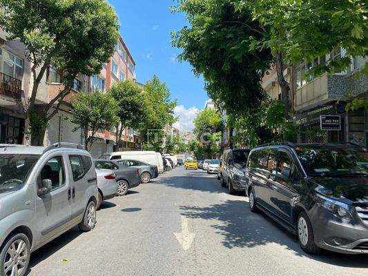 Whole Building in a Corner Position in Istanbul Fatih