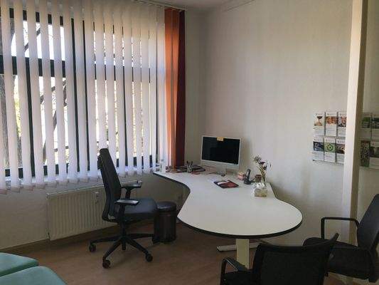 Behandlungsraum 3.jpg