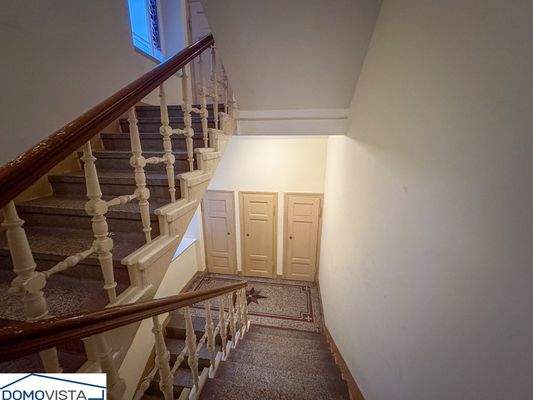 Abstellkammer - Halbe Treppe