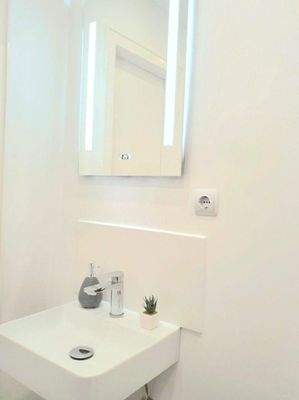 modernes Waschbecken