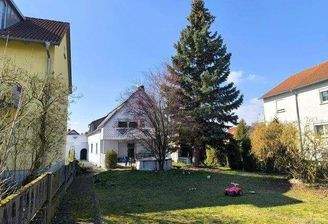 Hausansicht im Garten