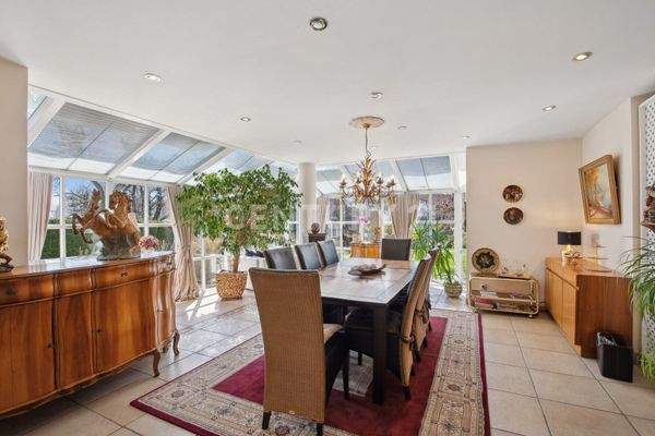 lichtdurchflutetes Esszimmer