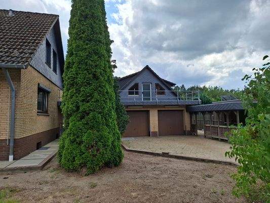 Auffahrt Nebengebäude