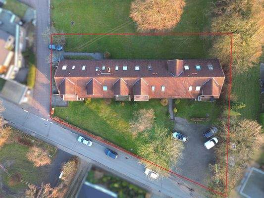 auf ca. 2.100 m² Grundstück