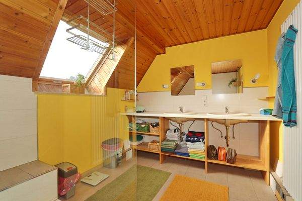 großer Waschtisch mit 2 Becken