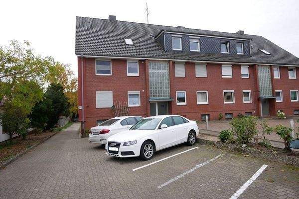 Gesamtansicht mit KFZ-Stellplatz.JPG