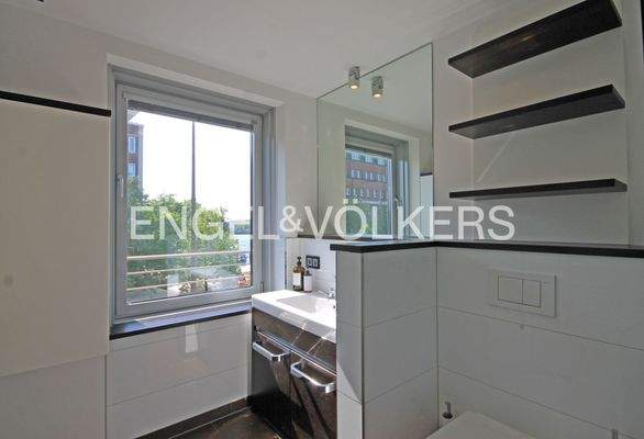 Gäste-Bad mit Einbauten