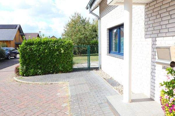 Seitlicher Zugang Garten