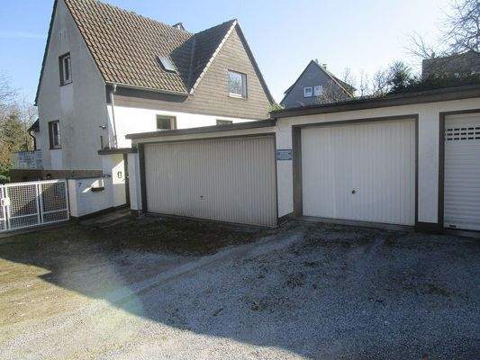 Anwesen mit 3 Garagen