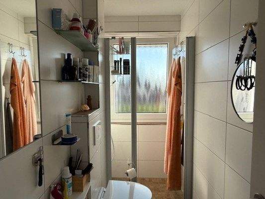 Badezimmer mit Tageslicht