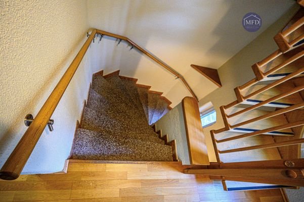 Treppe von 1te Etage zum ErdegeschossG.jpg