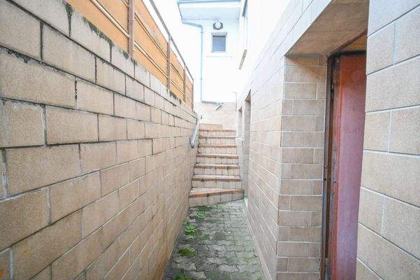 Treppenabgang in das Kellergeschoss