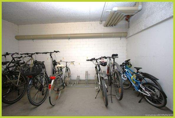 Fahrradkeller mit 2 Stellplätzen