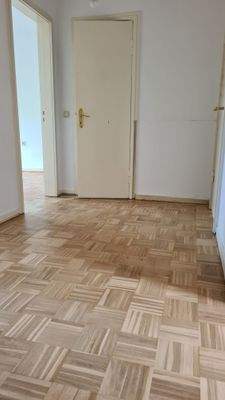 Blick in den Flur mit Parkett