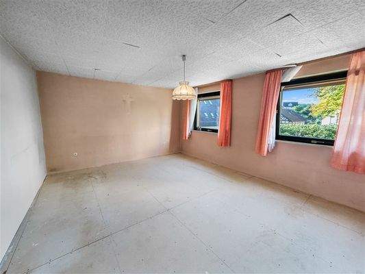 Großzügiges, helles Schlafzimmer